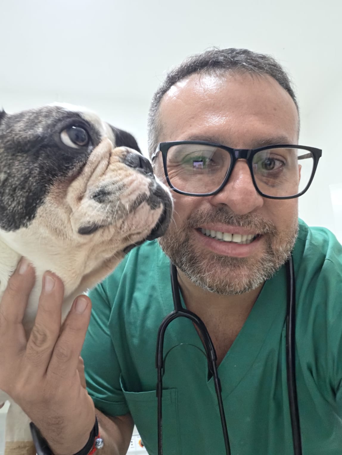 Foto de Dr. Carlos Caraves